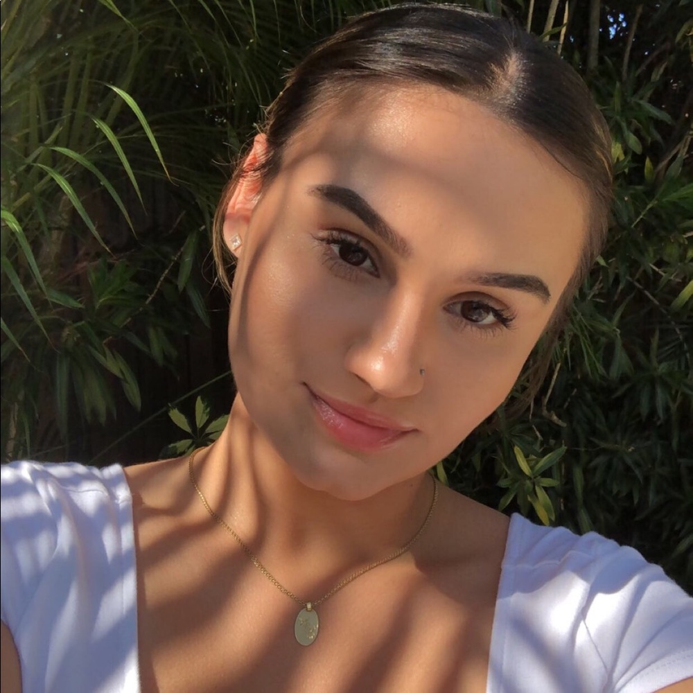 Meet your Posher, Agustina